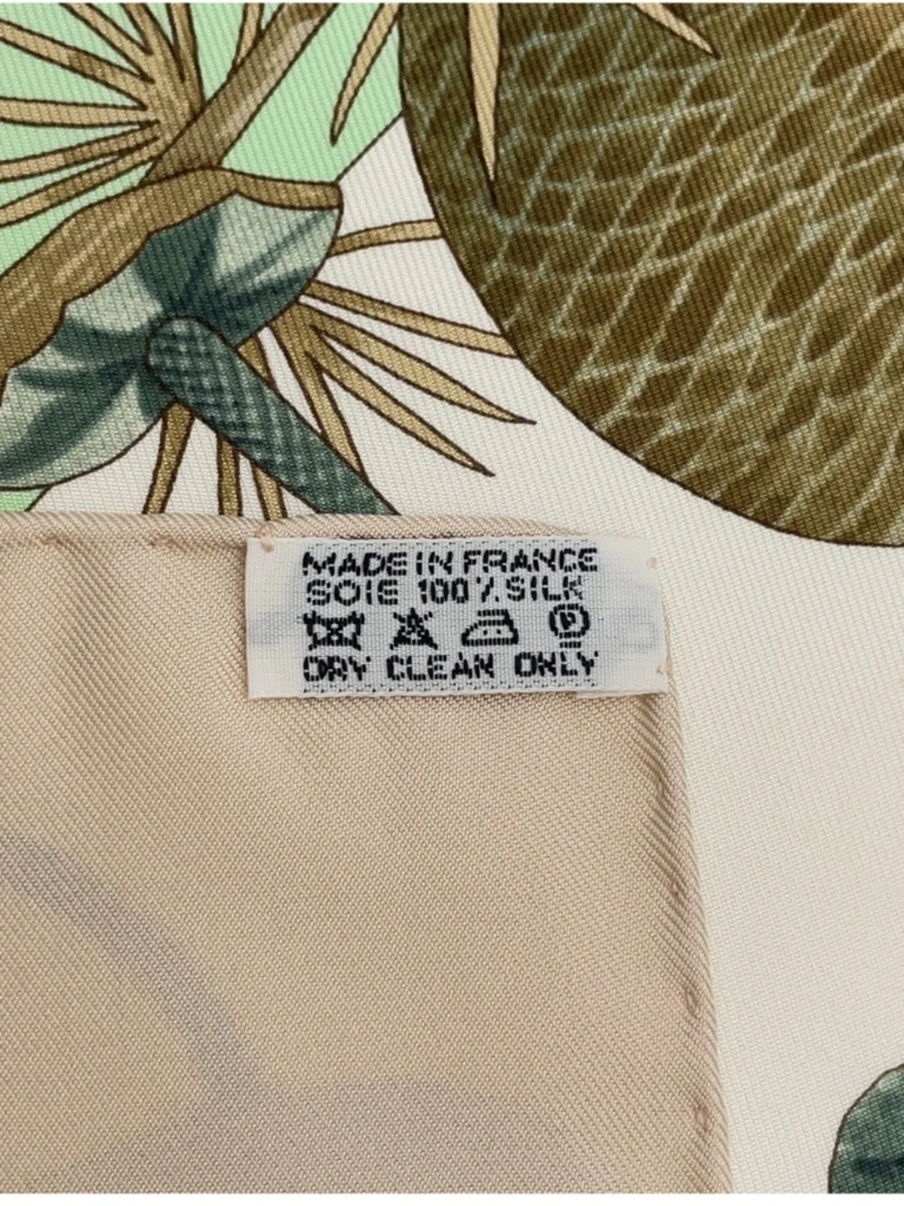 Authentic Hermes Carré 90 CONFIDENTS DES COEURS Silk Scarf W/Box
